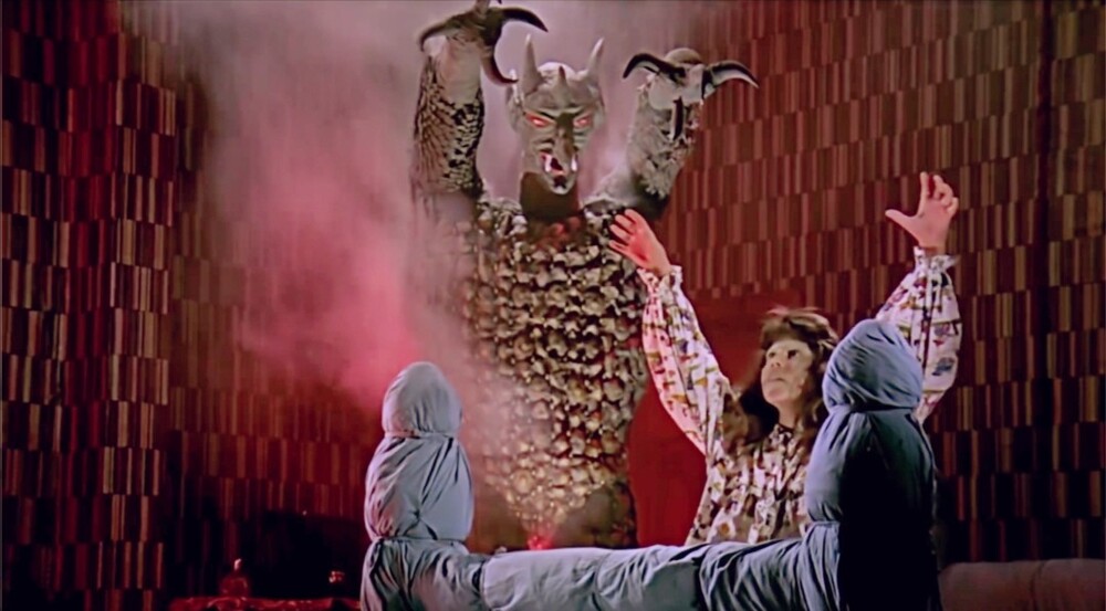 А вы знали, что в Турции в 1974 году сняли свою версию "Изгоняющего дьявола"?⁠⁠