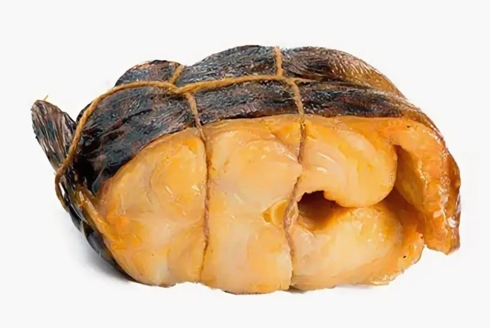      Тот, кто хоть раз попробовал зубатку горячего копчения никогда не забудет её нежный, ни на что не похожий вкус. Особенно если приготовить своими руками. Этот деликатес доступен по цене и его всегда можно увидеть на прилавках рыбных отделов. 