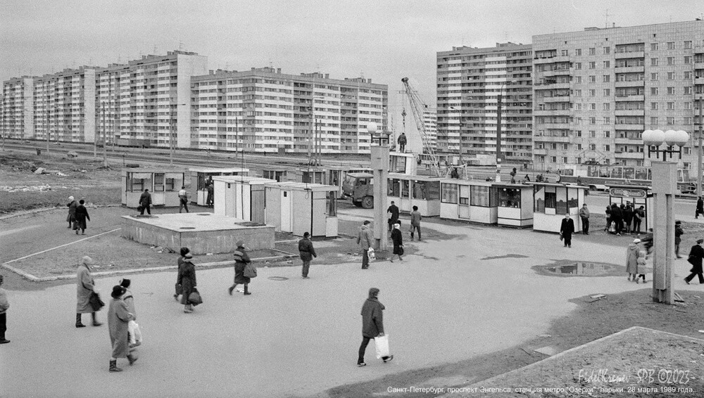 Вид на проспект Энгельса около станции метро "Озерки".