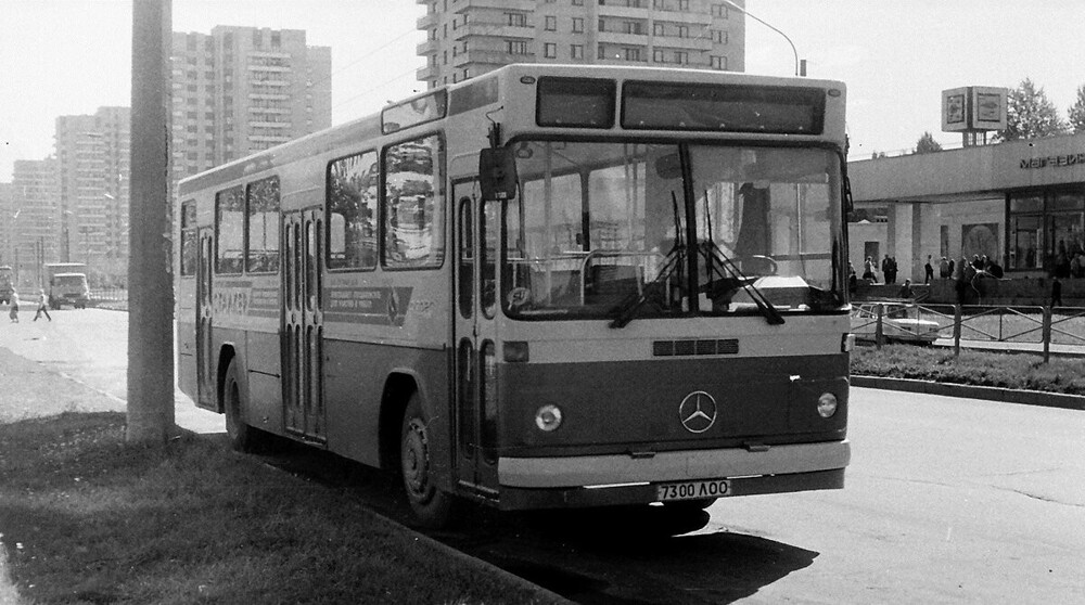 В конце 1980-х на улицах города активно начинает появляться иностранная техника и даже общественный транспорт 