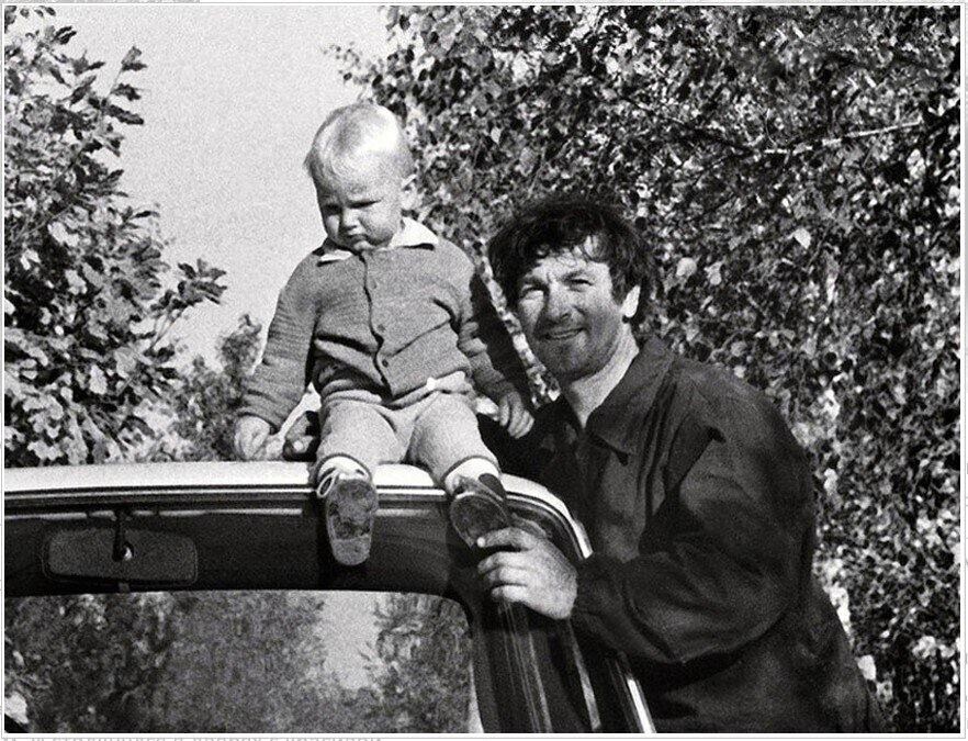 Александр Белявский с сыном Борей.