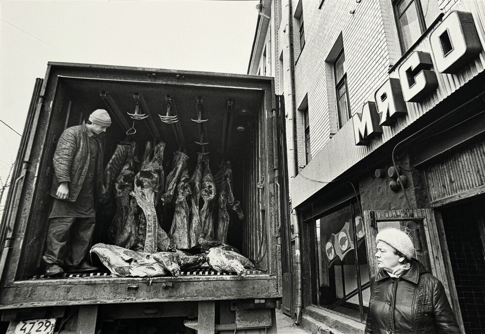 У мясного магазина на Красной Пресне.