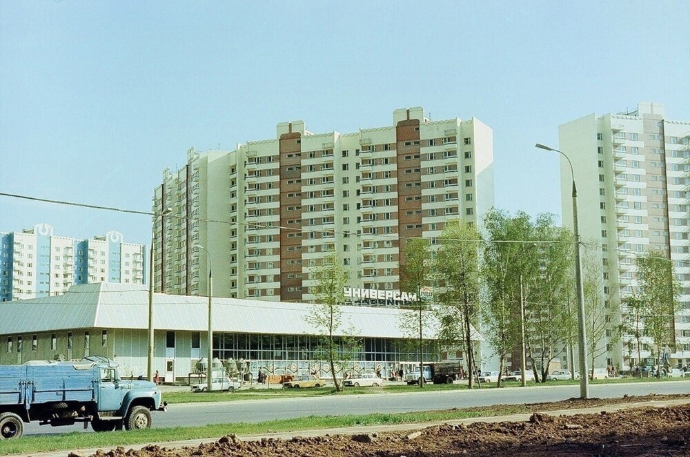 Новые районы растут уже и за пределами МКАД. На фото - только-только построенные дома между Солнцево и Ново-Переделкино на Боровском шоссе.