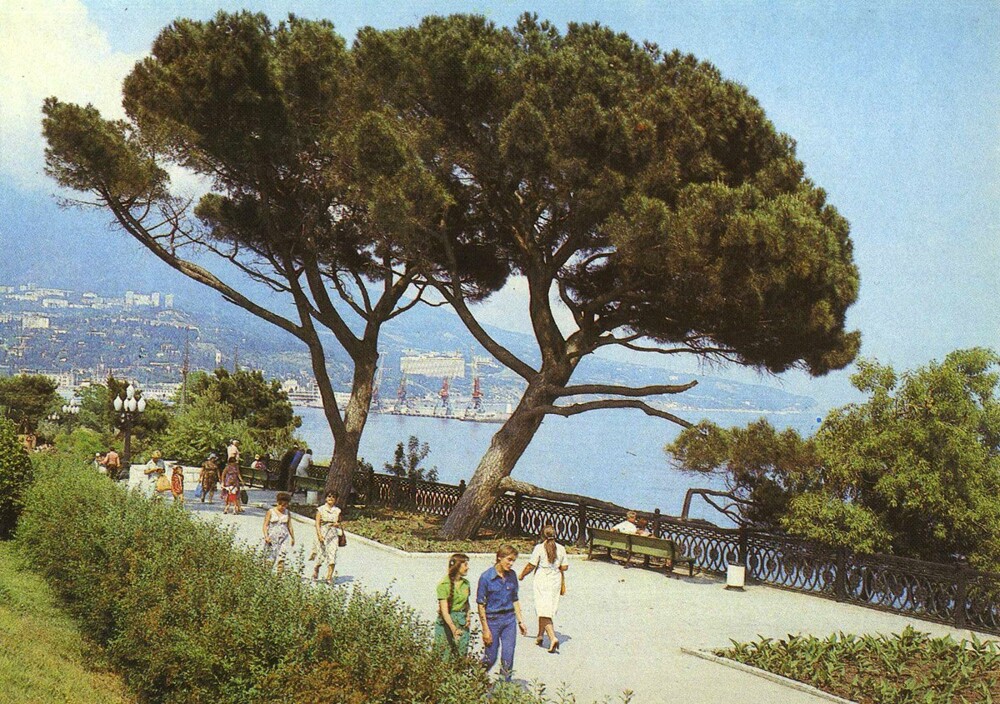 Ну и, конечно же, заглянем в парк имени Юрия Гагарина. Вот теперь, пожалуй, пора двигаться дальше.