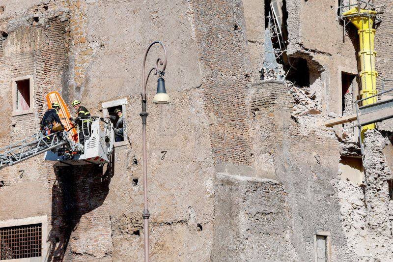 В центре Рима обрушилась часть исторической башни