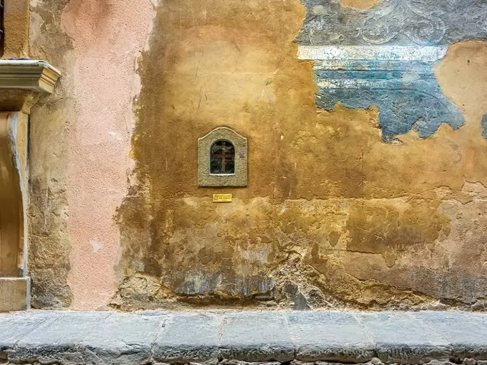 Как во Флоренции торговали вином сквозь стены