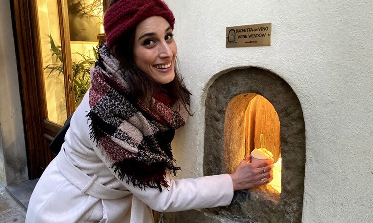 Как во Флоренции торговали вином сквозь стены