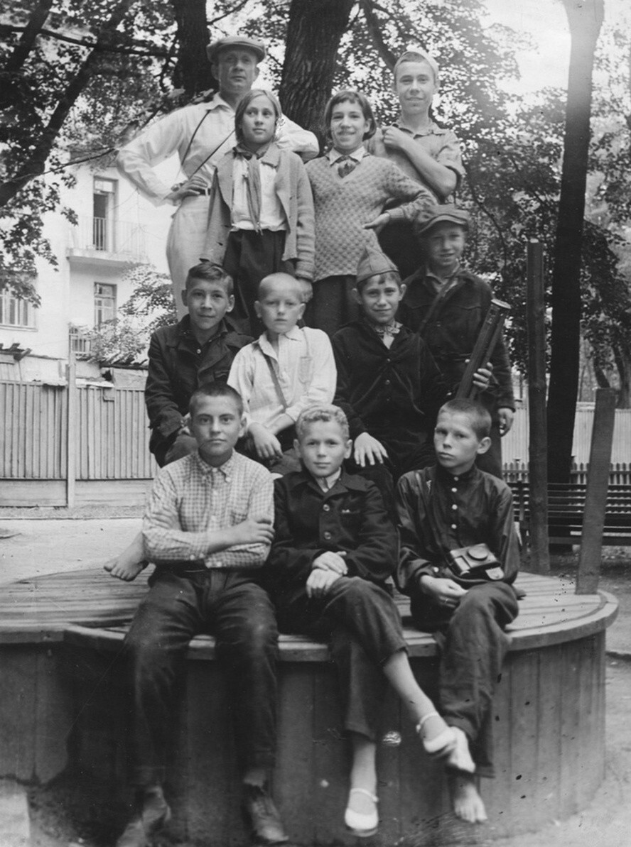 В московском дворе. 1950-е. 