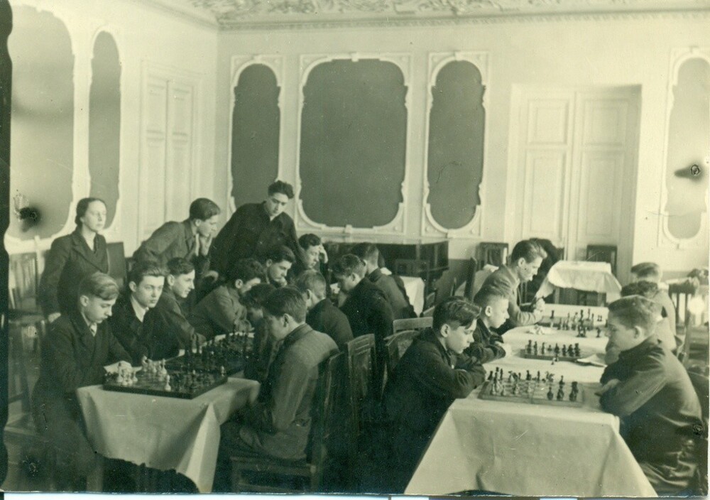 Шахматный кружок Дома пионеров Красногвардейского района Москвы. 1950–1960 годы. 