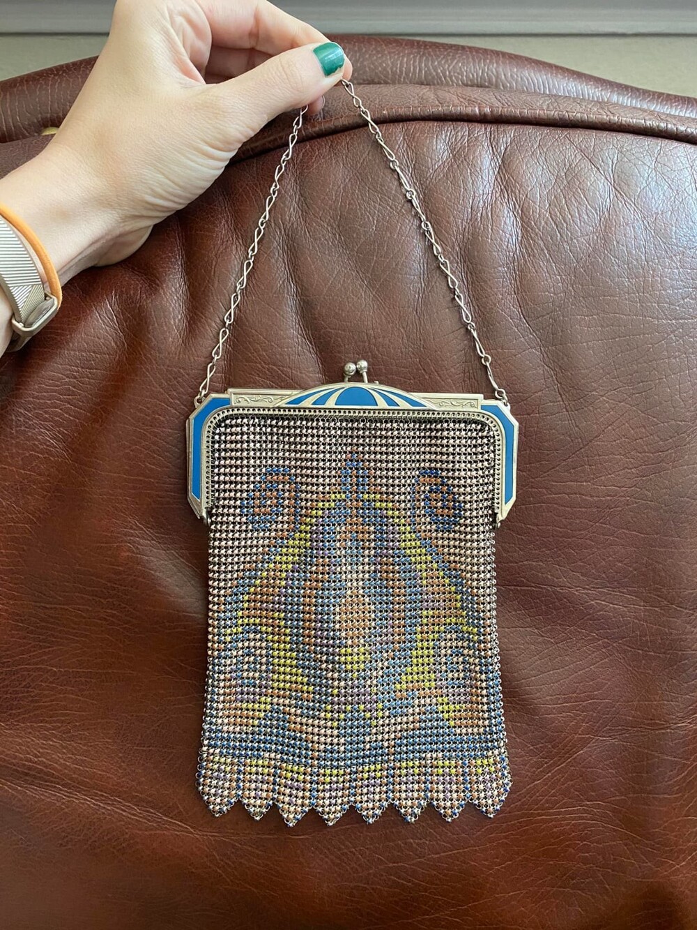 8. 2,99 доллара (242 рубля) за сумку Whiting & Davis в стиле ар-деко 1920-х годов. Я до сих пор в шоке