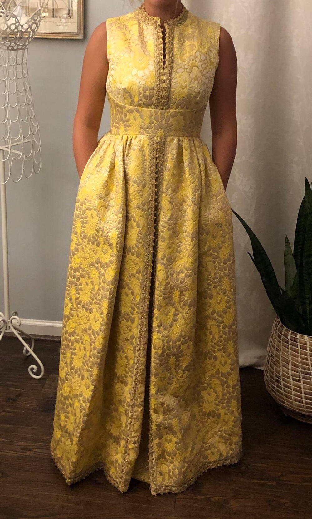 1. Платье начала 1960-х, судя по этикетке, от Wilson Folmar. Всего за 12,99 долларов (около 1000 рублей). Без изъянов