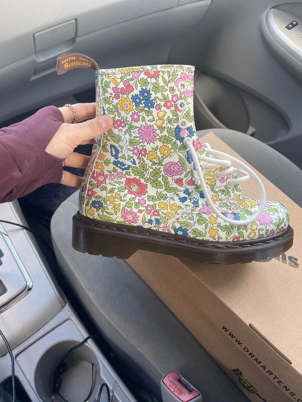 19. Купила с рук абсолютно новые Dr. Martens с бирками всего за 25 долларов (2000 рублей)