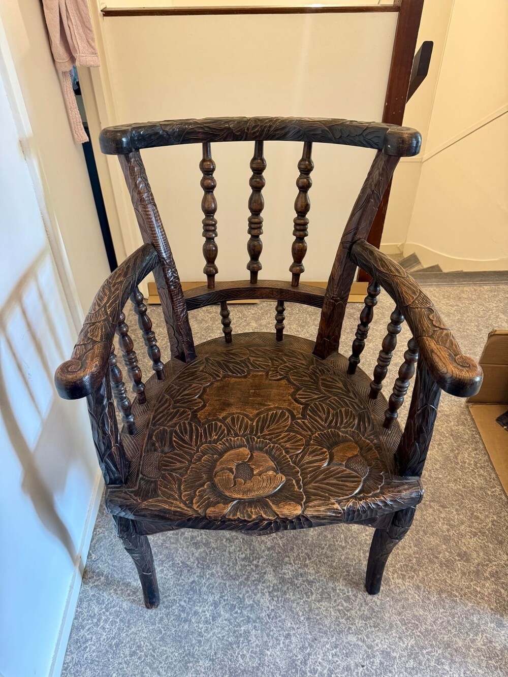 20. Я люблю деревянную мебель и винтажные предметы. Ручная резьба без единого гвоздя или шурупа. За 70 долларов (5662 рубля) это настоящая находка