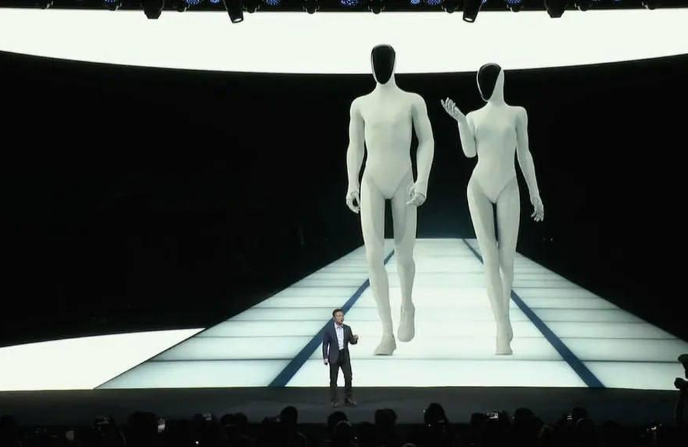 Китайская компания представила робота в мужской и женской версиях