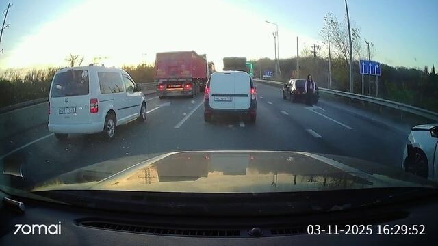 Автоледи испугалась ГИБДД и устроила ДТП