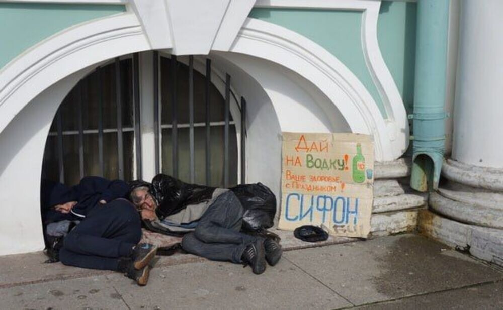 "В Питере - пить": в Санкт-Петербурге за прошлый год зафиксировали резкий рост алкоголизма и наркомании