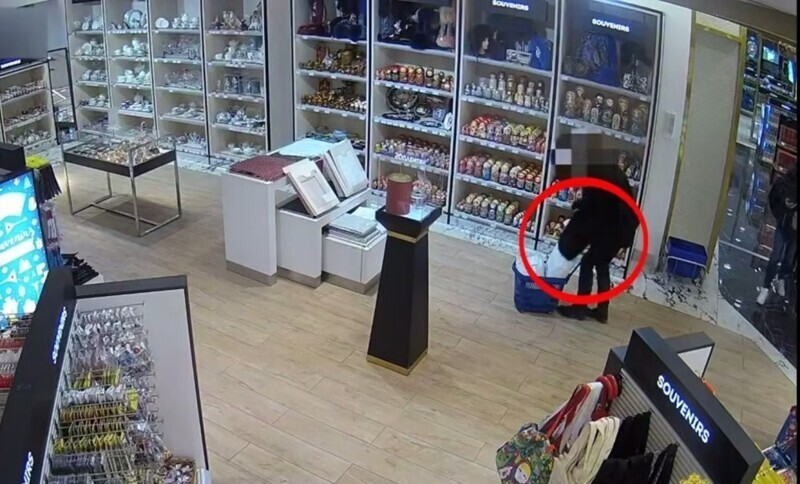 Женщина украла дорогую косметику в аэропорту Пулково