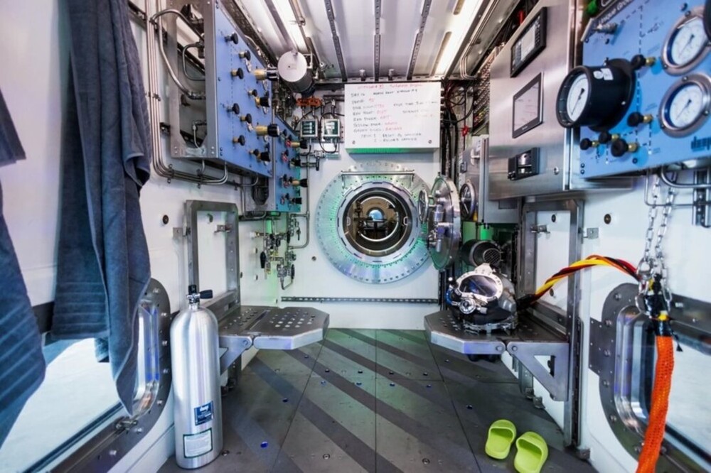 Подводная база на глубине 50 метров, где исследователи проведут не одну неделю