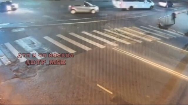 В Ногинске пешеход перебегал через дорогу и врезался в автомобиль