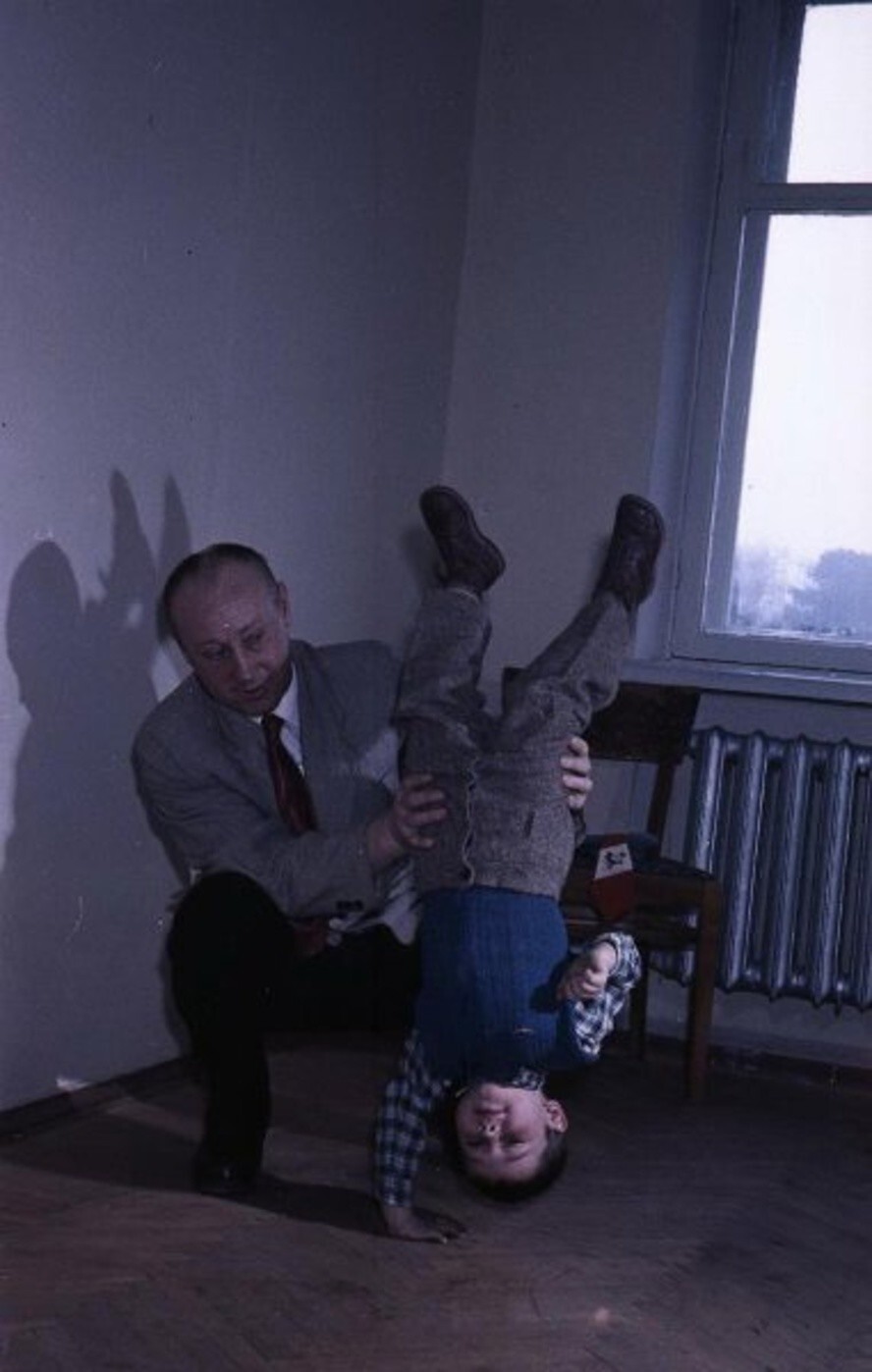 Дед и внук. 1960 год. Автор: Семен Мишин-Моргенштерн. Одесса.