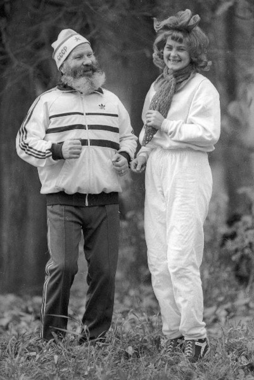 «На зарядку с дедушкой». 1980-е. Автор: Александр Стешанов.