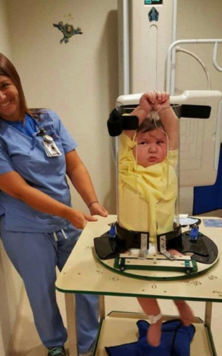 Этот прибор позволяет делать рентгеновский снимок детишкам