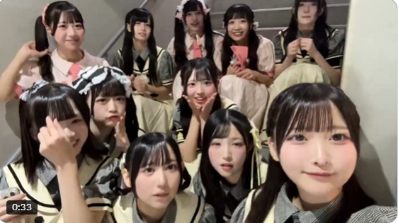 17-летнюю японскую певицу уволили за свидание