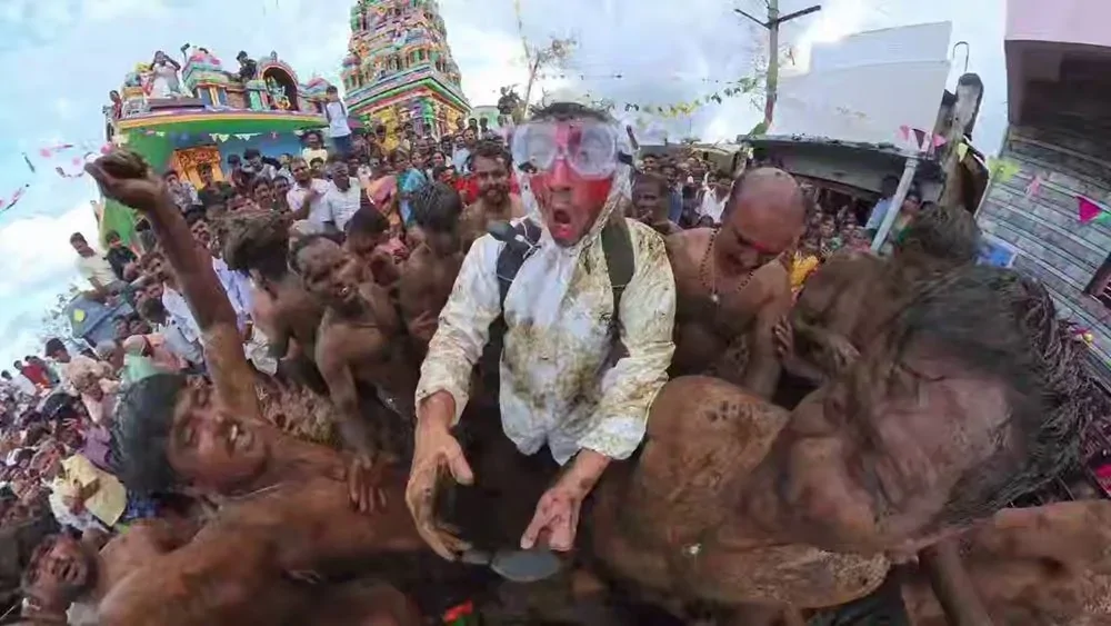 У американца, побывавшего на индийском фестивале, жизнь превратилась в ад