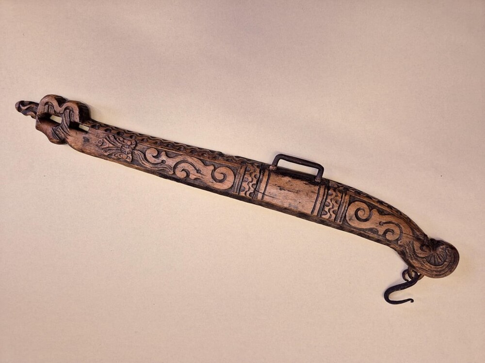 7. Старинная резная вещица из дерева и металла, куплена на аукционе