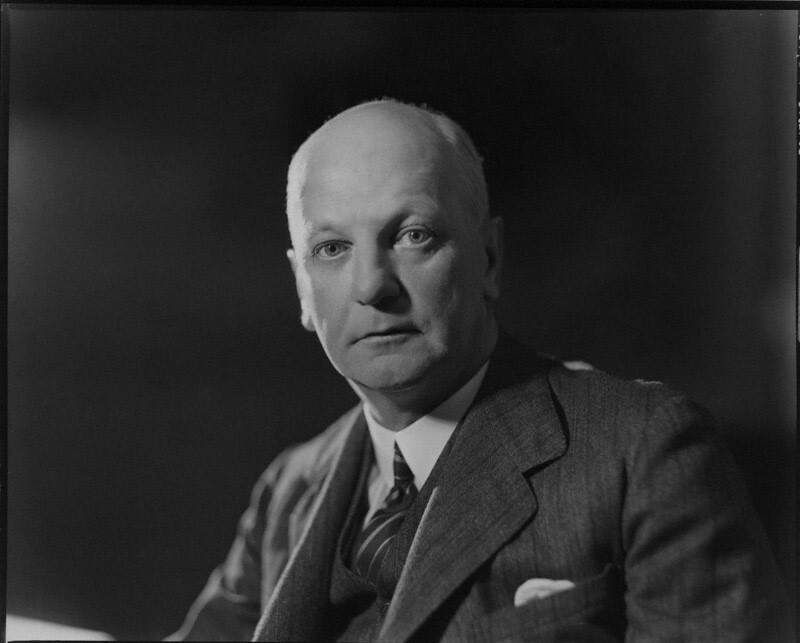 Неожиданный прототип классической красной телефонной будки