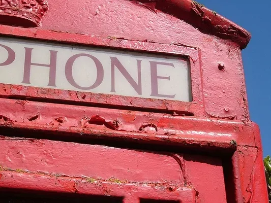 Неожиданный прототип классической красной телефонной будки