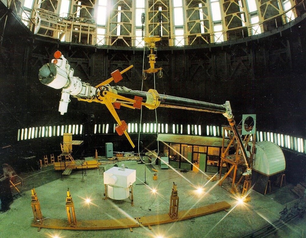 Внутри контрольно-испытательного зала ЦНИИ РТК (та самая "Башня Саурона") на Тихорецком проспекте.