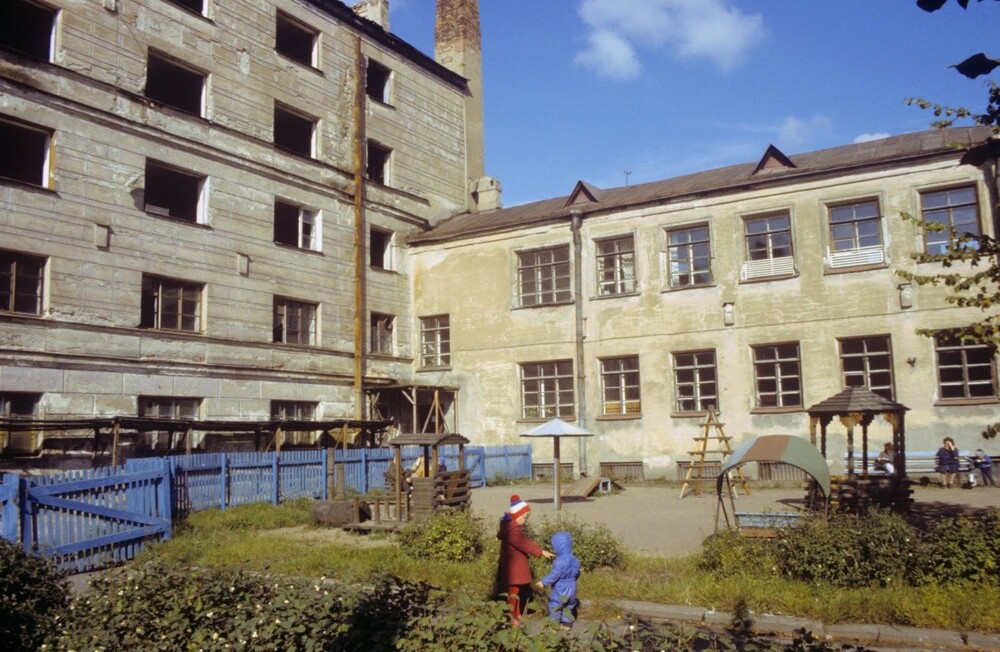 Общежитие и детский сад № 14 на Боткинской улице.