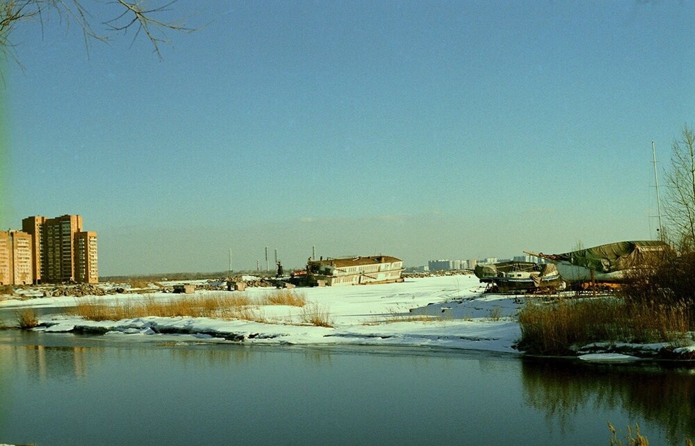 Вид с Приморского шоссе на Лахтинскую гавань. 