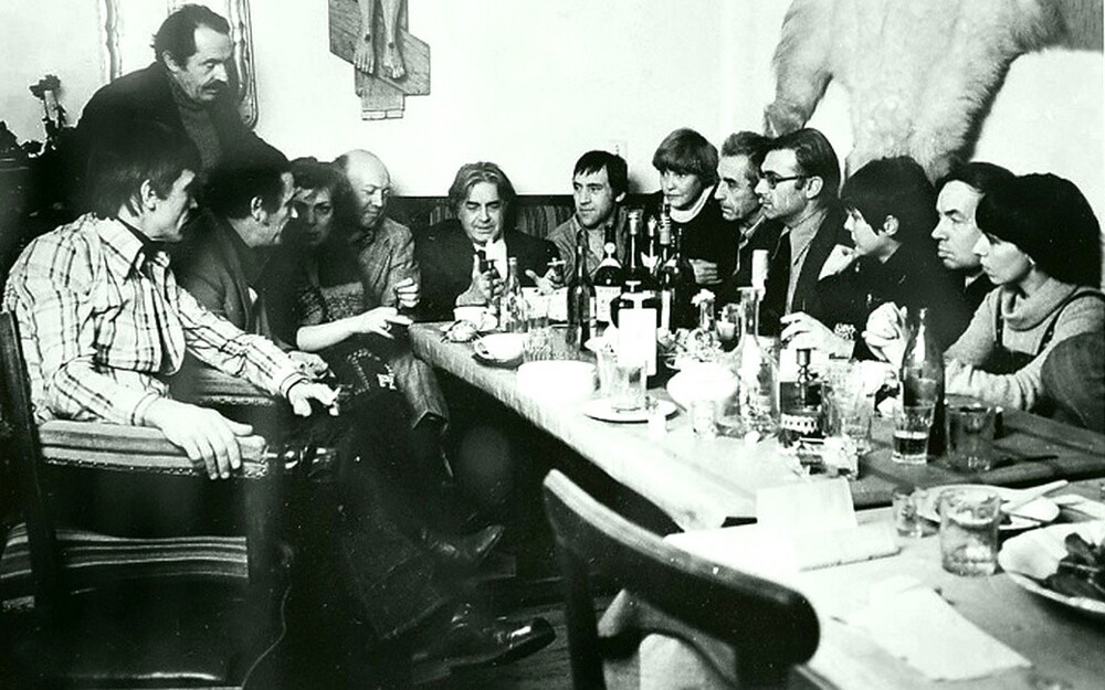 В Театре на Таганке, в кабинете Юрия Любимова