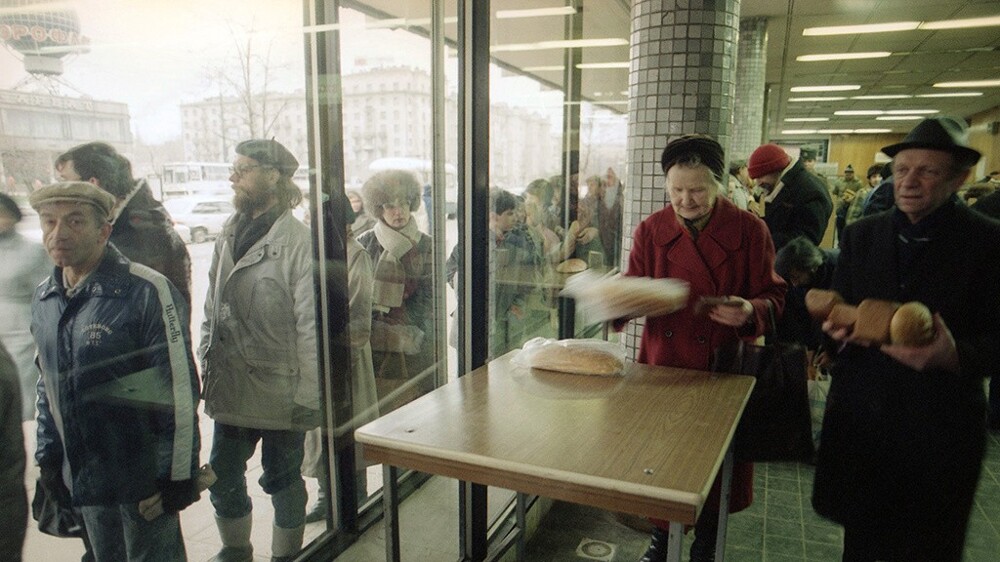 В магазине "Хлеб" на проспекте Калинина (ныне - улица Новый Арбат)