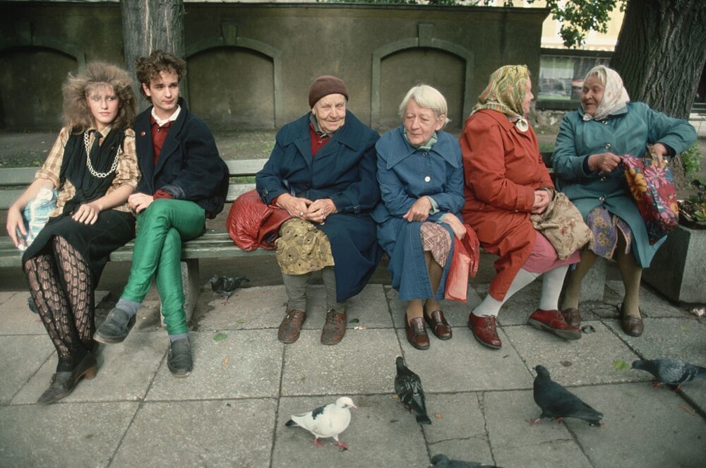 Интересная компания где-то в центре Москвы.