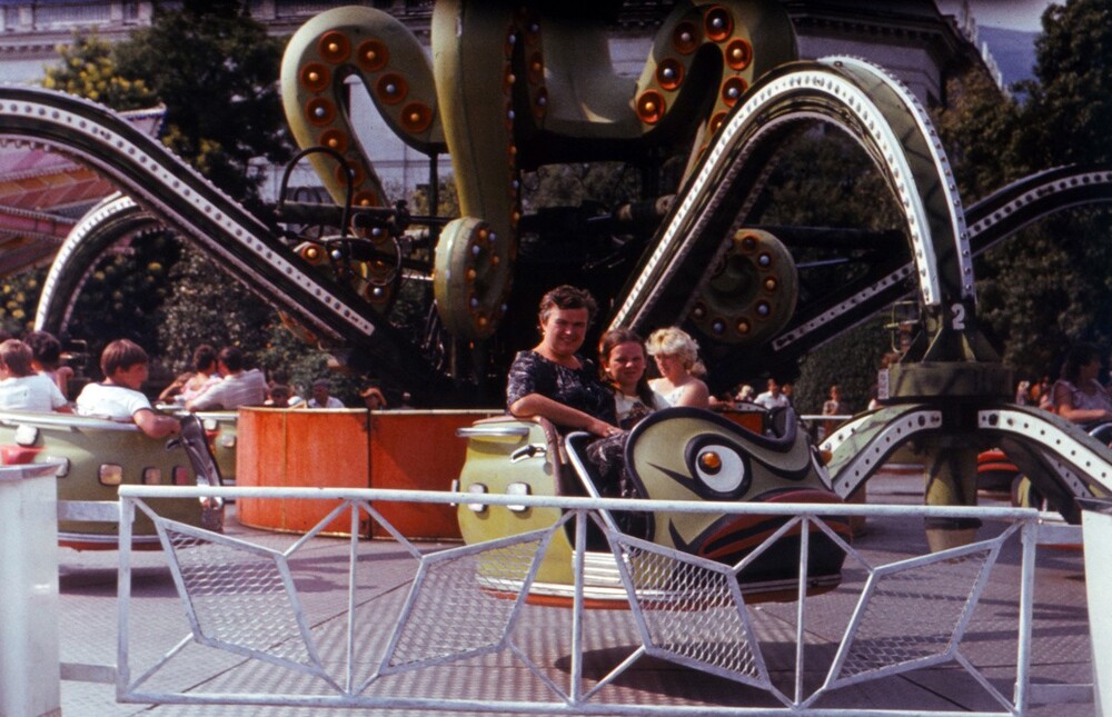 Аттракцион "Осминог" на набережной Ялты. Наверняка, многие из вас, кто отдыхал в Ялте, хорошо его помнят.