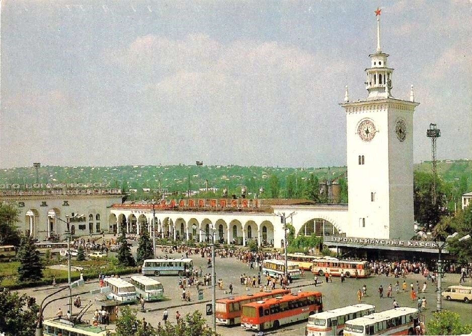 Привокзальная площадь города Симферополь