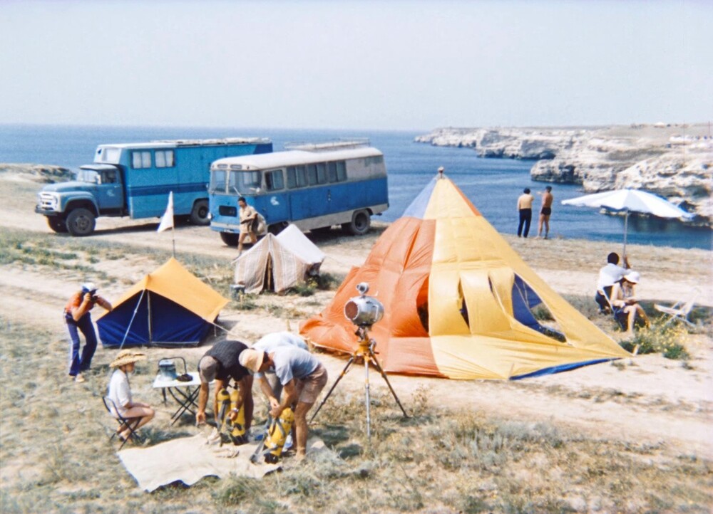 Киносъёмочный лагерь на Малом Атлеше неподалёку от Оленевки.