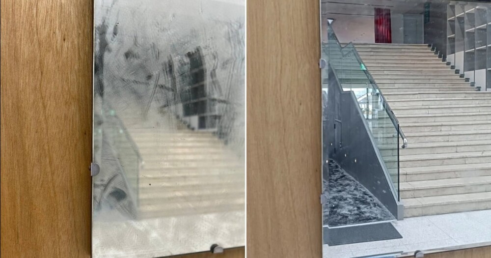 В музее Тайваня экспонат приняли за грязное зеркало