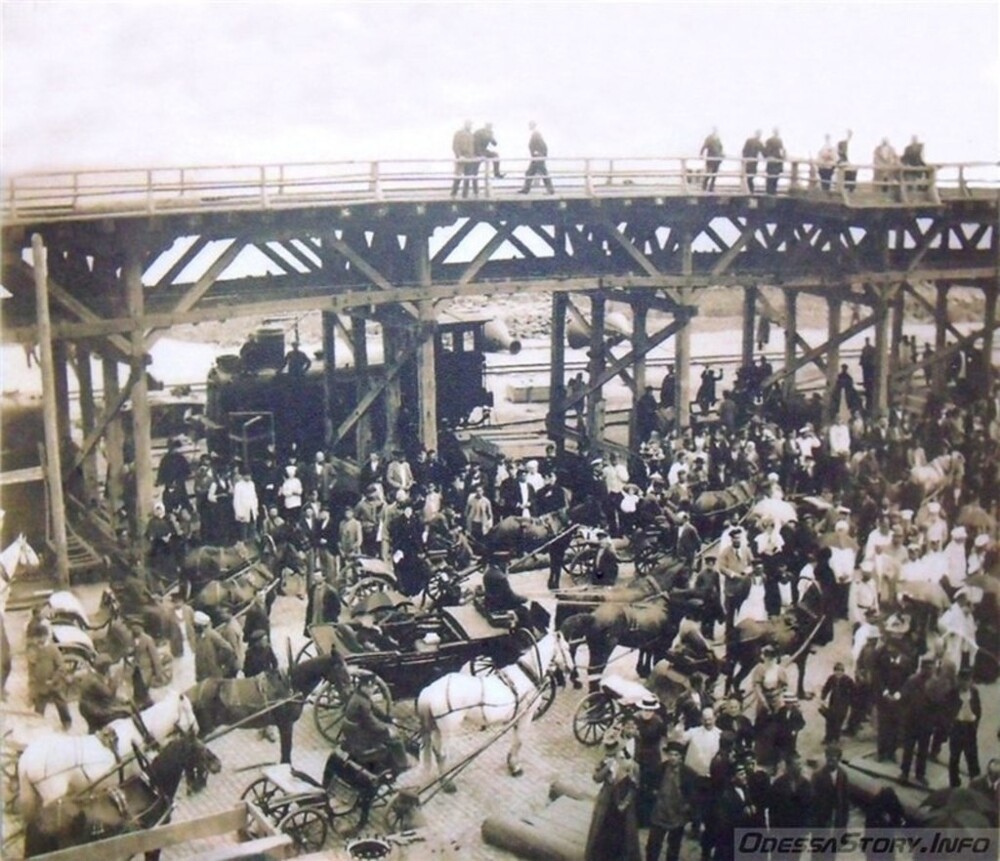 Бессмертный шлягер Бернеса «Шаланды полные кефали…»