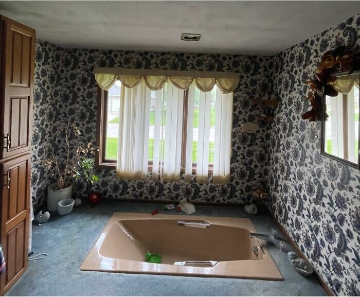 3. Да, ванна и ковролин вокруг 