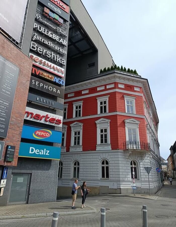 22. Попытка спрятать старые здания