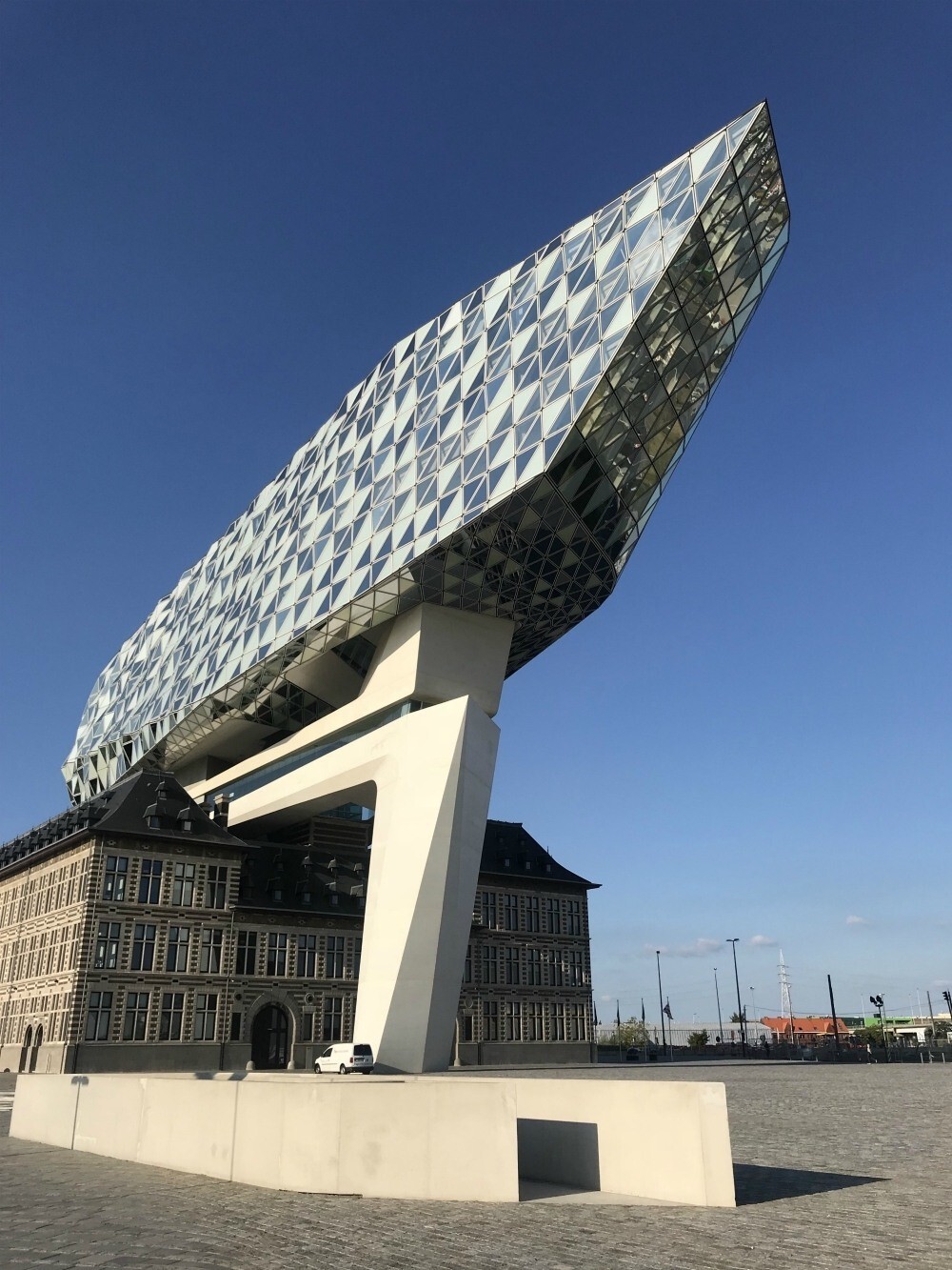 21. Дом в Антверпене, Бельгия. Архитектор — Заха Хадид