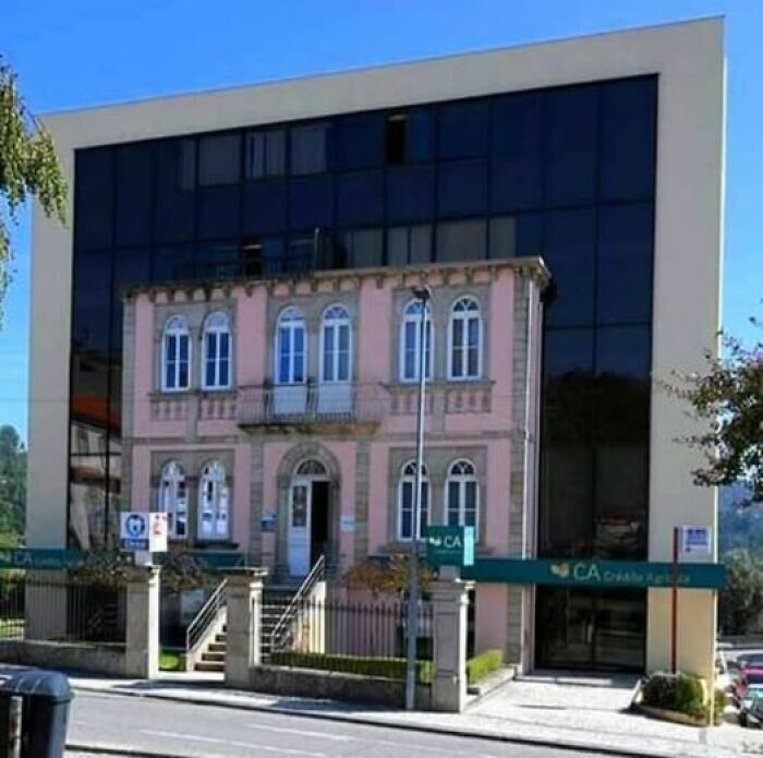 14. Тем временем в Португалии. Это лучше, чем полный снос. Как вам такой подход?