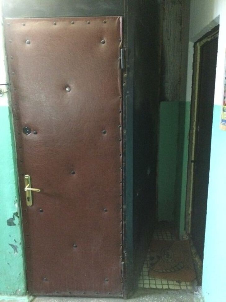 «Что делать, если очень хочется предбанник перед своей квартирой, но остальные против? Ответ на фото»