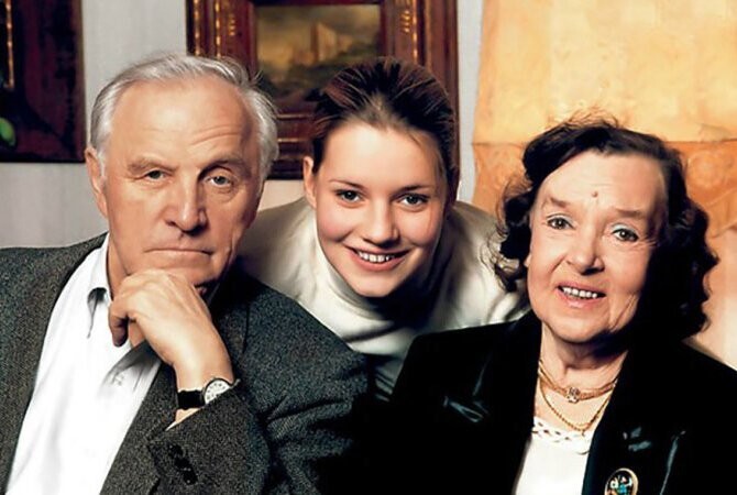 Михаил Ульянов, Алла Парфаньяк и их внучка Елизавета