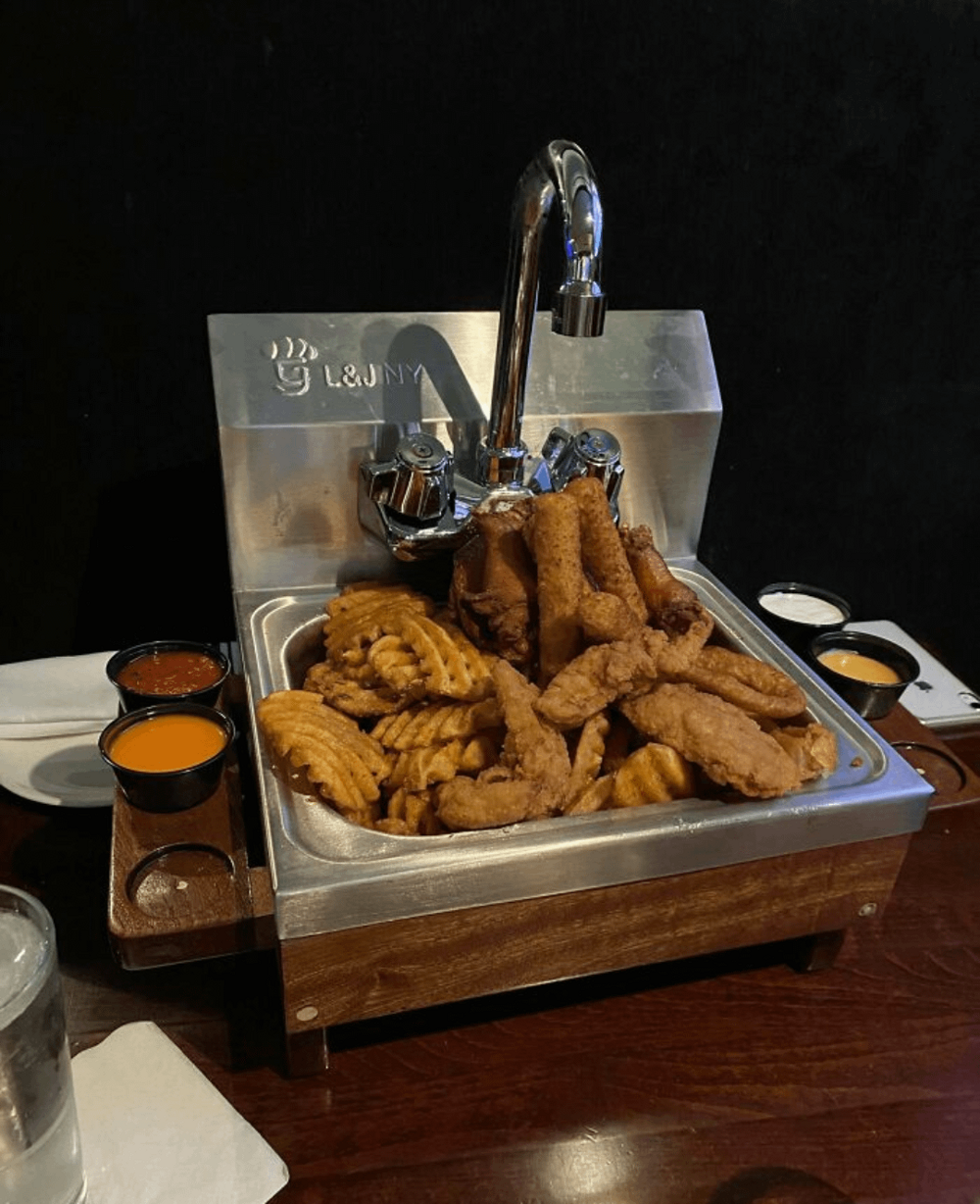 14. Если есть унитаз, то должна быть и раковина