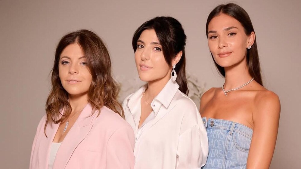 Анна и Мария Нахапетовы и Анастасия Шубска